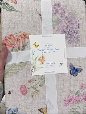 Lenox Butterfly Meadow Collection Tablecloth Size 60 in x 120 in NWT